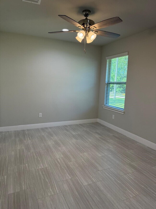 Building Photo - 11158 Lake Dr W