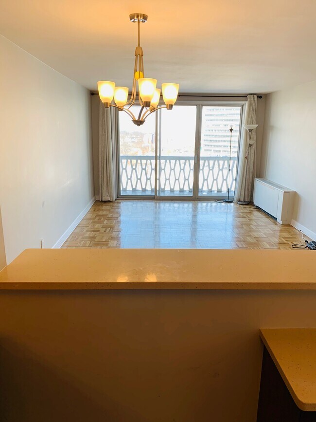 Building Photo - 2000 Linwood Ave