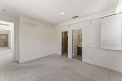 Building Photo - Luxurious, 5450 SqFt,  5 Ensuite Bedrooms ...