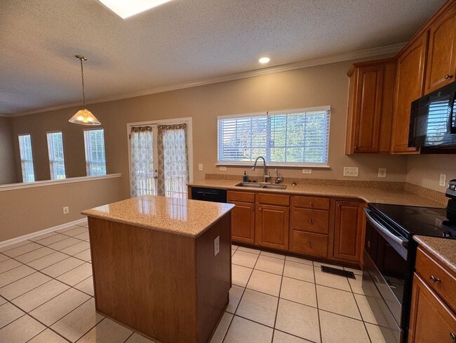 Building Photo - Fabulous 4BR 2.5 Home