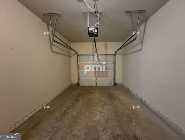 Building Photo - 511 Highwood Ln