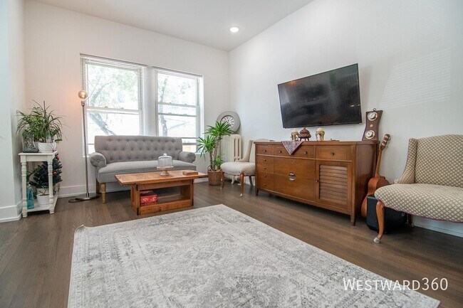 Building Photo - 6201 N Glenwood Ave