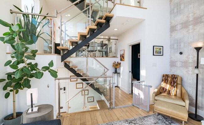 Building Photo - Three Bed Olde Kensington Home