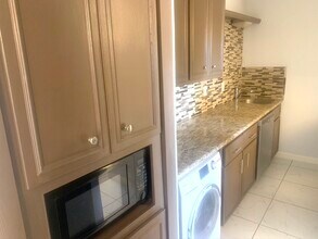 Building Photo - 5550 N Braeswood Blvd