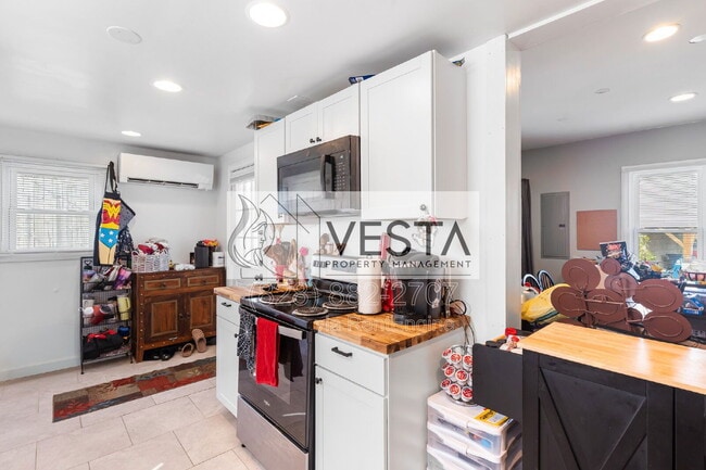 Building Photo - 241 N Main St