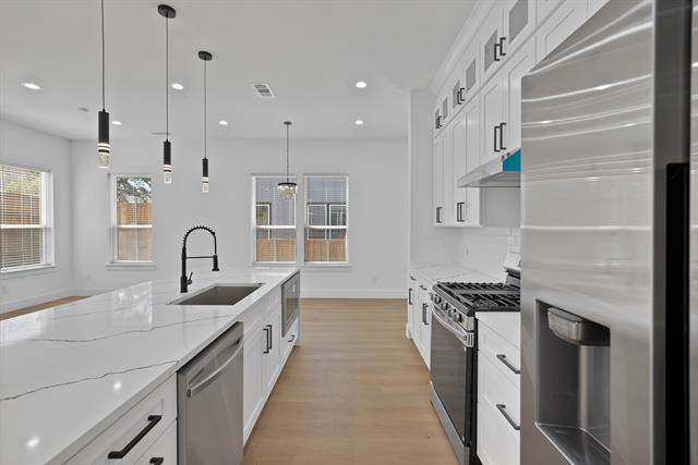 Building Photo - 308 E 7th St