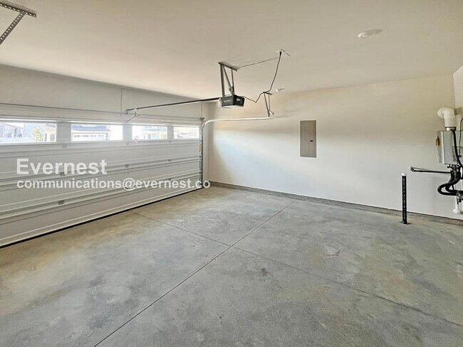 Building Photo - 3251 Quintana Dr