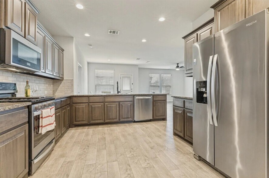 Building Photo - 9125 Highland Orchard Dr