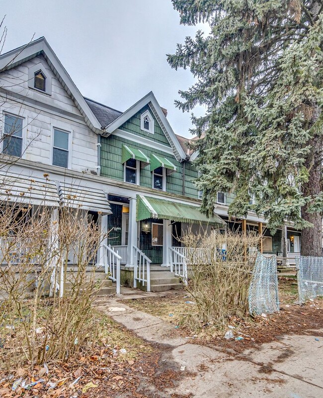 Building Photo - Remodeled 2 Bedroom, 1 Bathroom in Mt. Oliver- Newly Renovated!