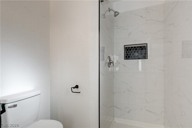 Building Photo - 707 Honeybee Ct