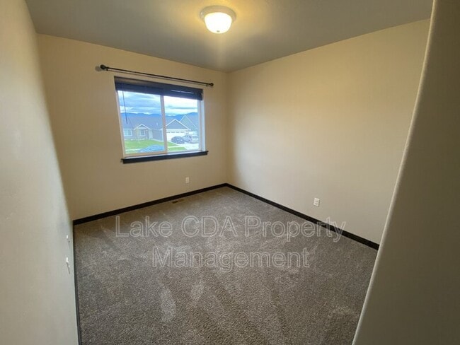 Building Photo - 12397 N Cavanaugh Dr