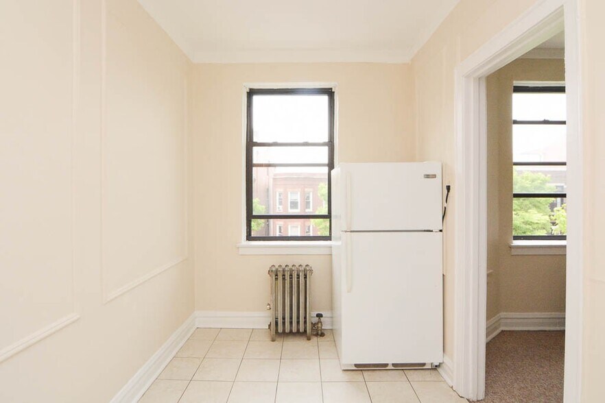 Building Photo - 4842 N Damen Ave