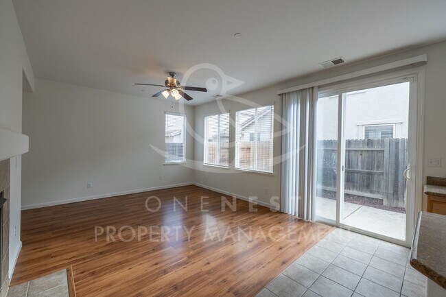 Building Photo - Spacious 3-Bedroom Home in Gated Lincoln Crossing Community