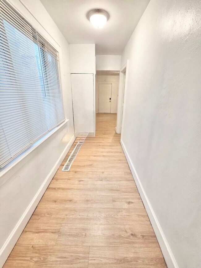 Building Photo - ***4 Bed RENOVATED house/ODU Students welcome! Granite countertops