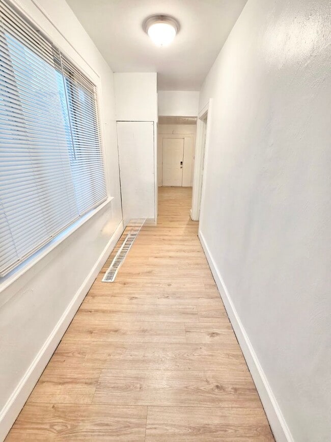 Building Photo - ***RENT READY~4 Bed RENOVATED 2 story house/w/ downstairs bedroom/Granite countertops
