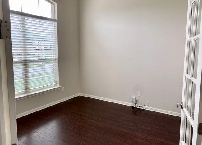 Building Photo - 2904 Tempe Dr