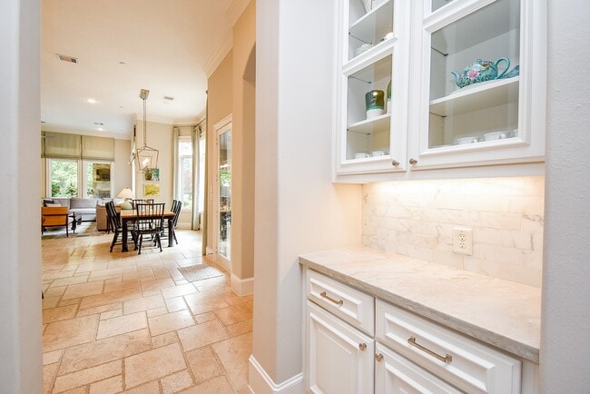 Building Photo - 11910 Heritage Ln