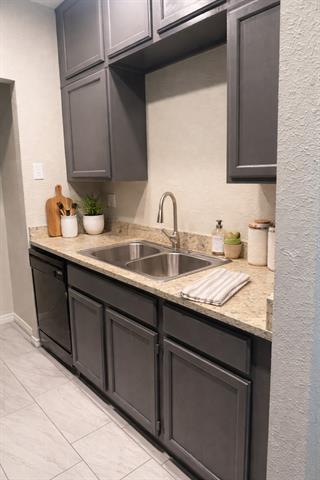 Building Photo - 5620 Live Oak St