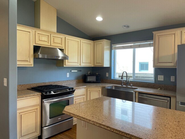 Building Photo - CHARMING Ranch-Style Home in Ridgefield, WA! 3 Bedrooms & 2 Baths! Walk-In Closet! Spacious Floor...