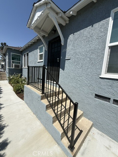 Building Photo - 1002 N Glenoaks Blvd