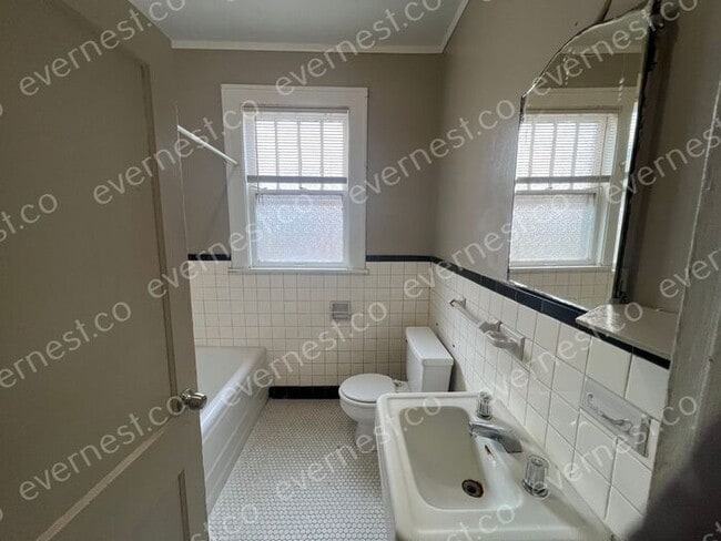 Building Photo - 1205 Dennison St