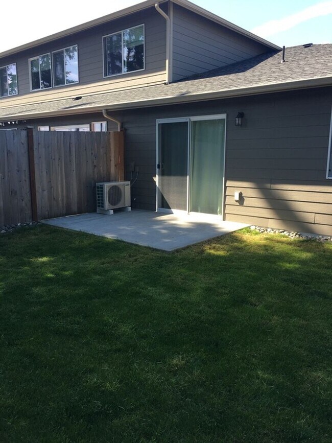 Building Photo - 1737 Stremler Dr