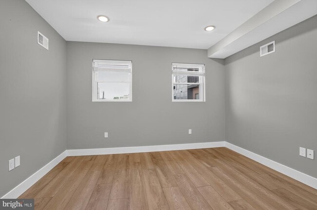 Building Photo - 1843 E Hazzard St