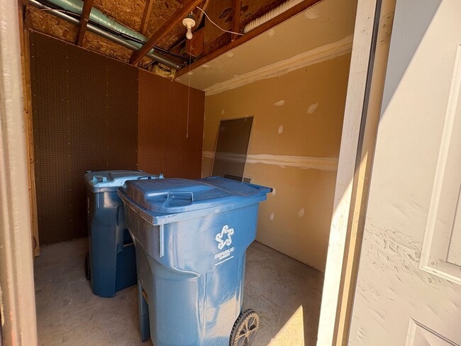 Building Photo - 2 Bedroom 2.5 Bathroom Townhome in Mechani...