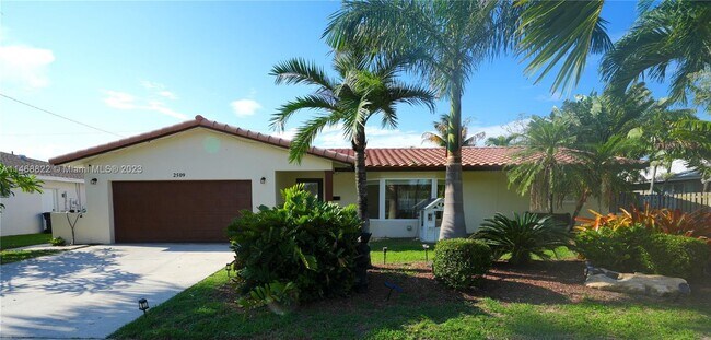 Building Photo - 2509 NE 35th Dr