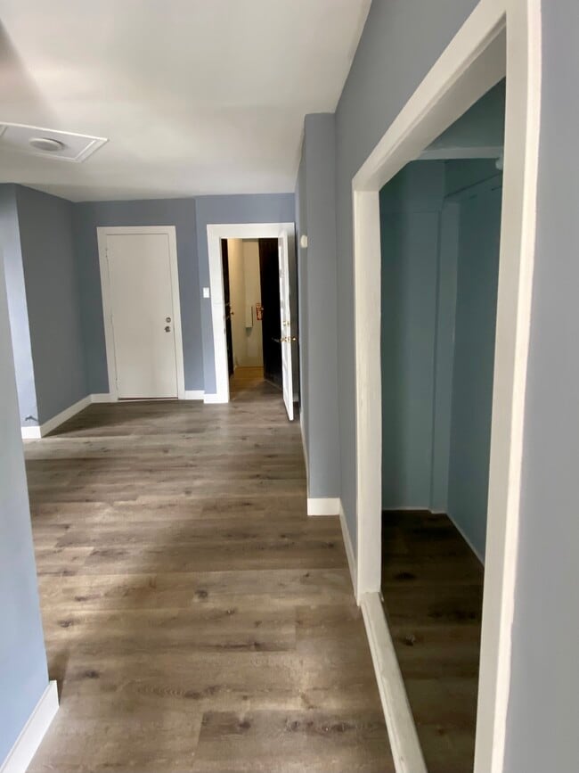 Building Photo - 1647 W 12th Pl