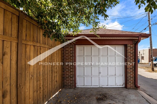Building Photo - 1375 Locust St