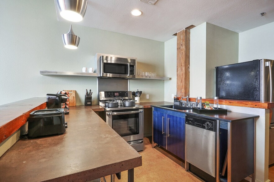 Building Photo - 1041 Constance St