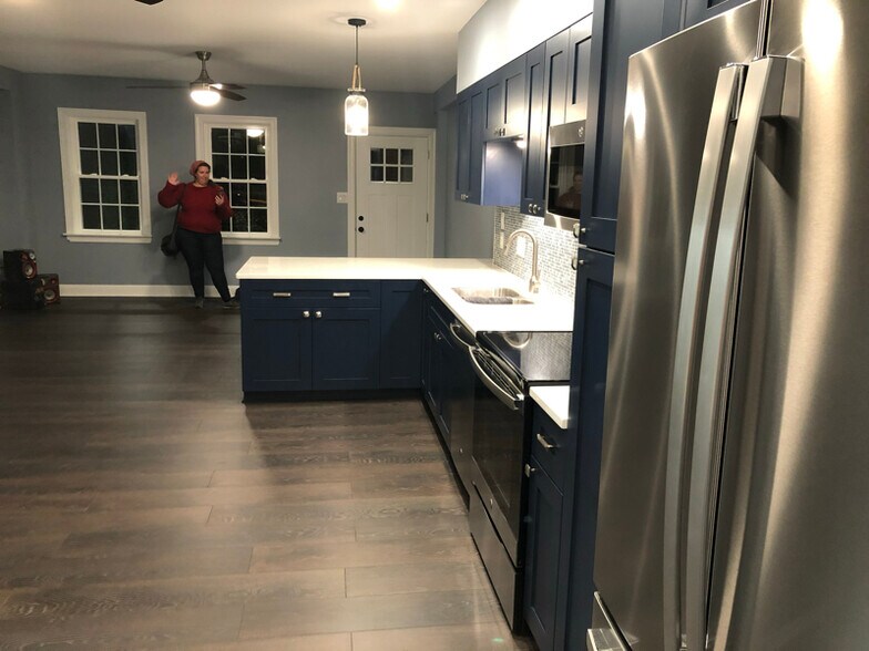 Building Photo - 1833 Thomas St