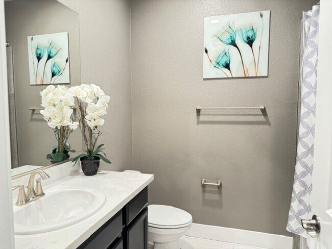 Building Photo - Fully furnished 3 bedroom / 3 bathroom plus an office.