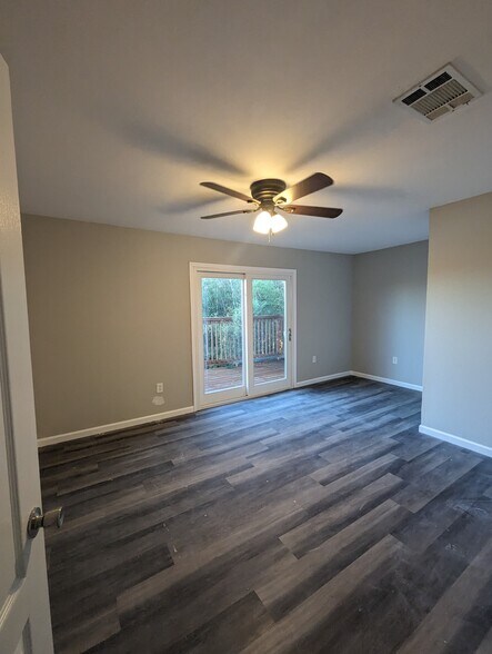Building Photo - 4426 Pontchartrain Dr