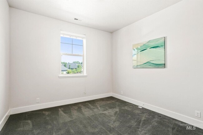 Building Photo - Stunning Modern Home Near NE Foothills | Mountain Views | Designer Finishes
