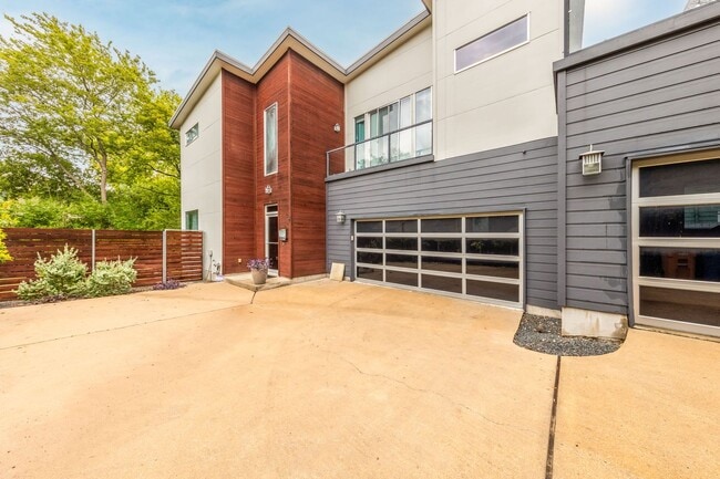 Building Photo - Gorgeous Fully Furnished Home in Brentwood - Short Term Lease  Options Available