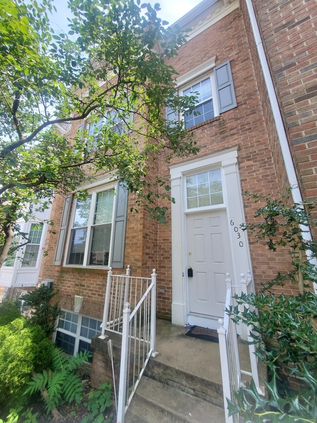 Building Photo - 6030 Lincolnia Rd