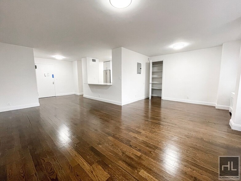 Building Photo - E 88th St