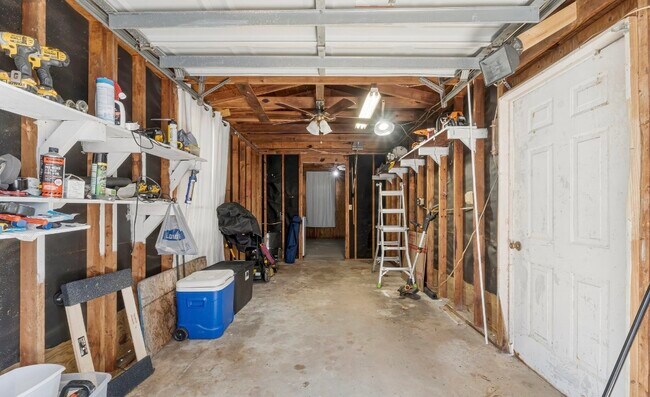 Building Photo - 607 Wisteria St
