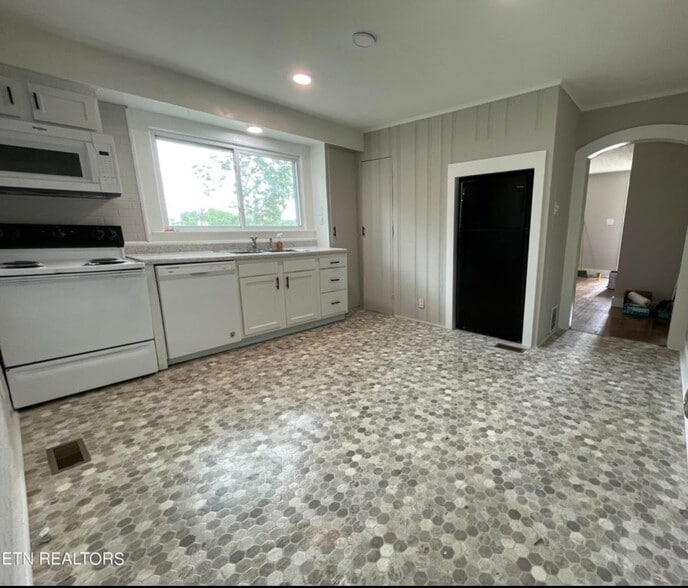 Building Photo - 2219 Atchley St