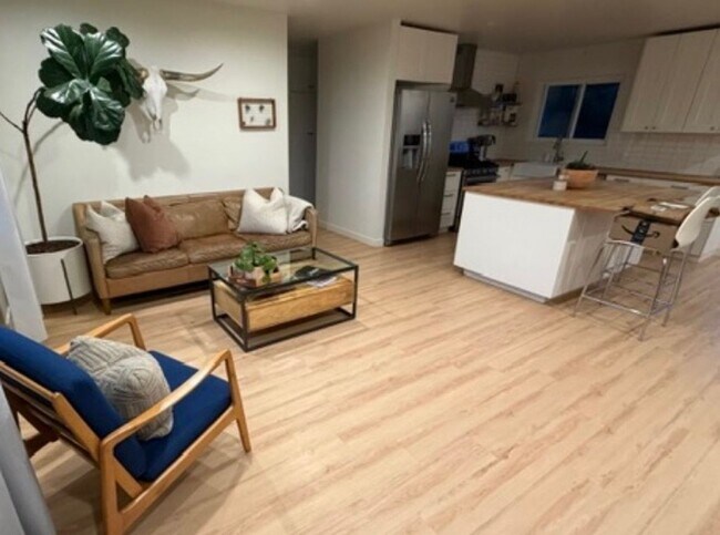 Building Photo - Coming soon! 06-15-26 Newly Remodeled Furnished Oceanside Retreat with Green Space Views 3 bedroo...
