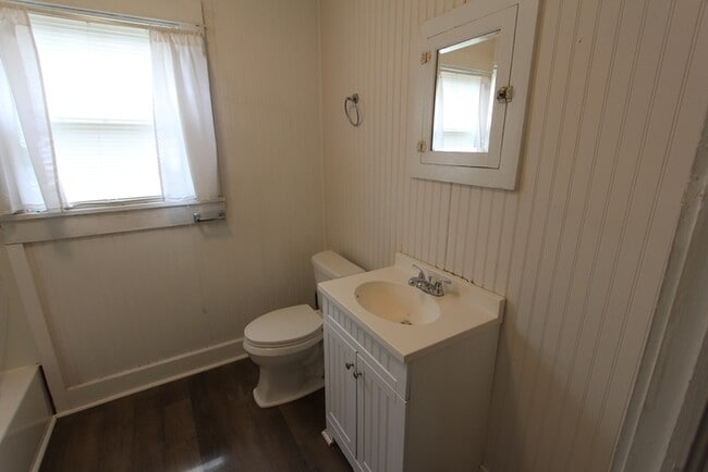 Building Photo - 234 Saluda St