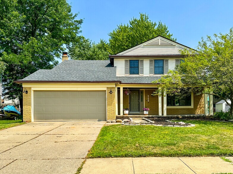 Primary Photo - 273 Queens Way