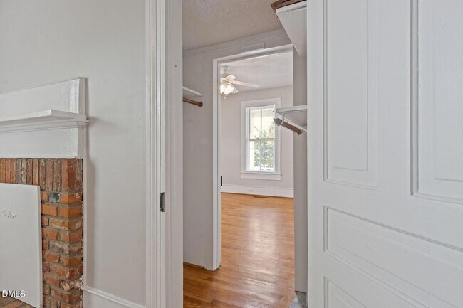Building Photo - 106 W Ivey St