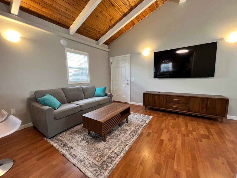 Building Photo - 527 Paopua Pl