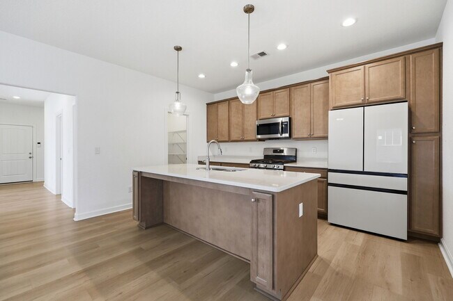 Building Photo - 208 Ryker Rd E
