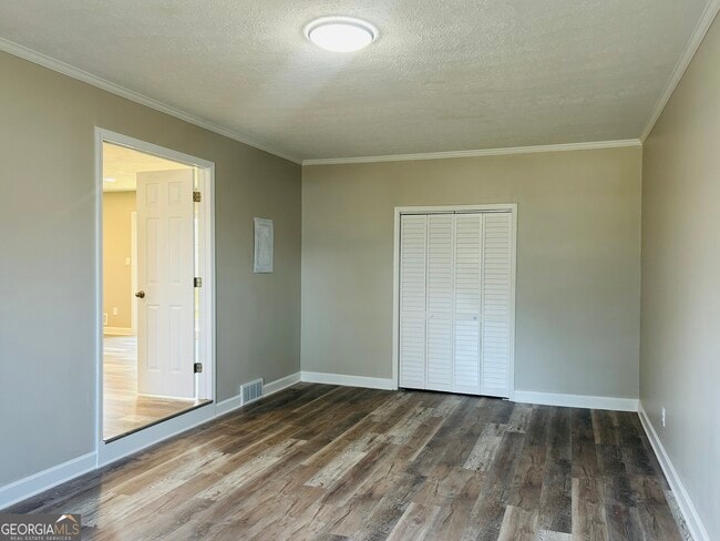 Building Photo - 6165 Radford Dr