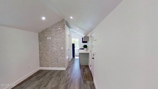 Building Photo - Absolutely adorable 1 bedroom, 1 bath gues...