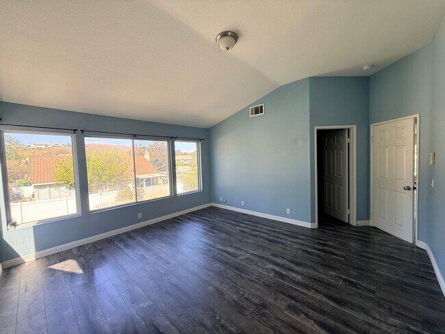 Building Photo - Stunning 5-Bedroom Pool Home in Corona is now available for rent
